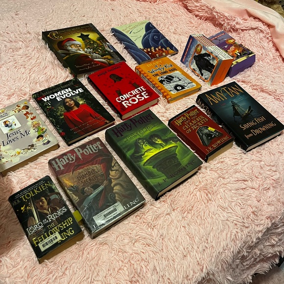 Books - Picture 2 of 16